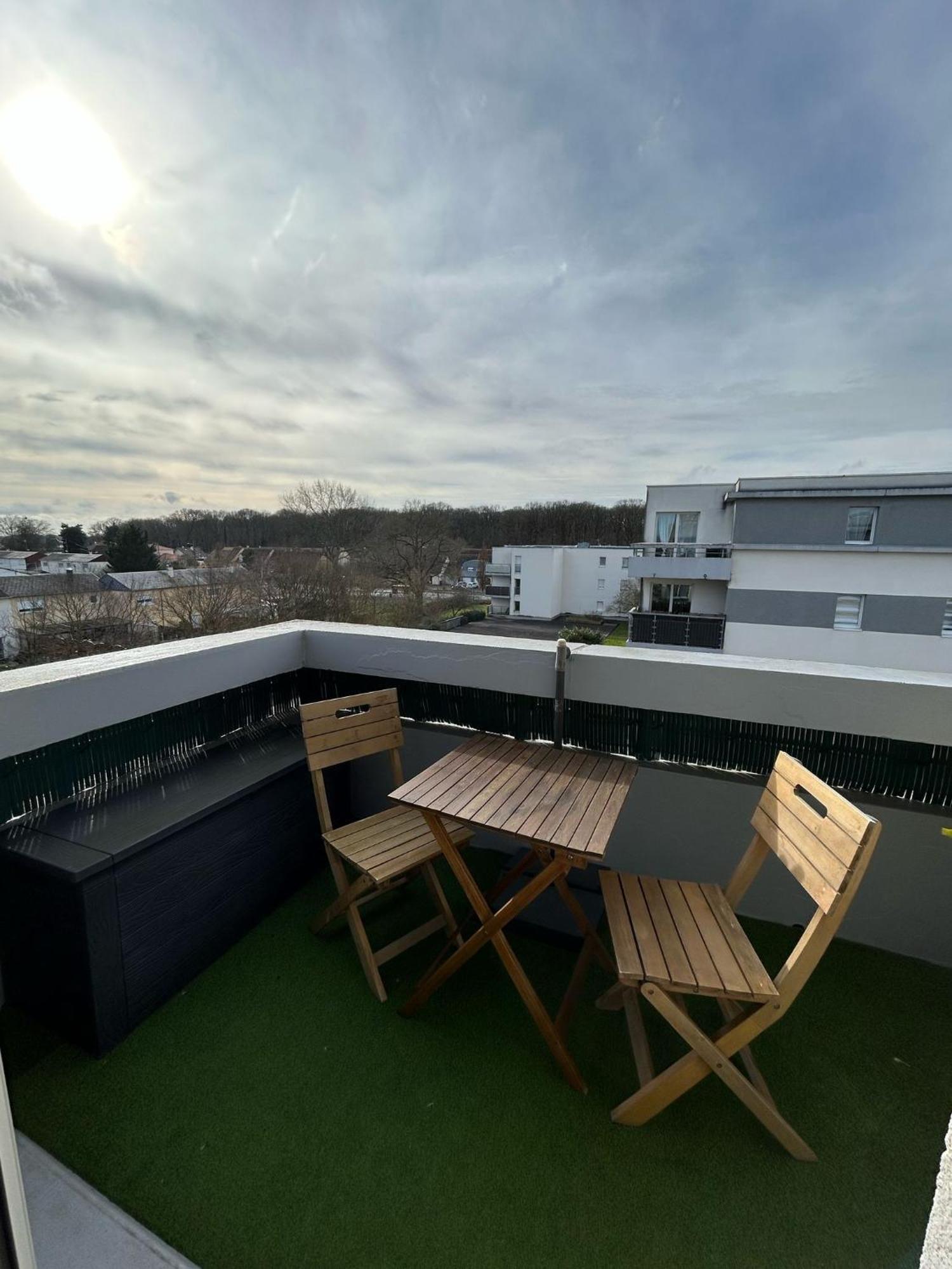 Appartement T3 Proche Circuit Du Mans Allonnes  Екстериор снимка